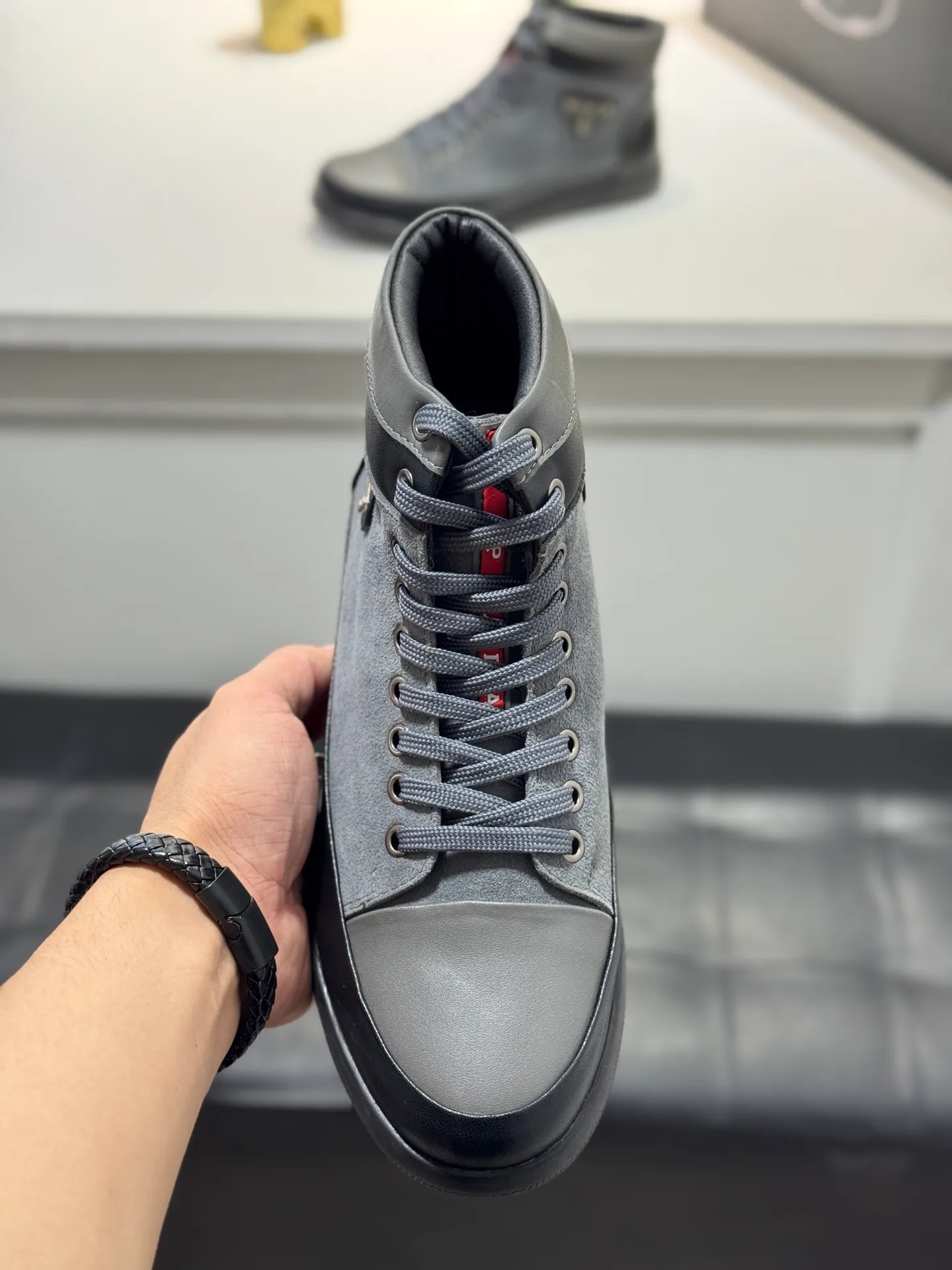 Men's Men's Shoes 💰460 [New Style] 🎻🎻PRADA*⚡️Prada~ The latest classic high-top men's shoes official website has launched a 1:1 copy, synchronized with Hong Kong counters, and on the same catwalk; all made of calf Leather ➕Imported soft and comfortable sheepskin lining, 🍡🍡original 1:1 rubber outsole, non-slip and wear-resistant; comfortable on the feet, attractive style, fine workmanship, and simple and neat shoe last, showing a man's courage and toughness. Size: 38-44 (45 customized